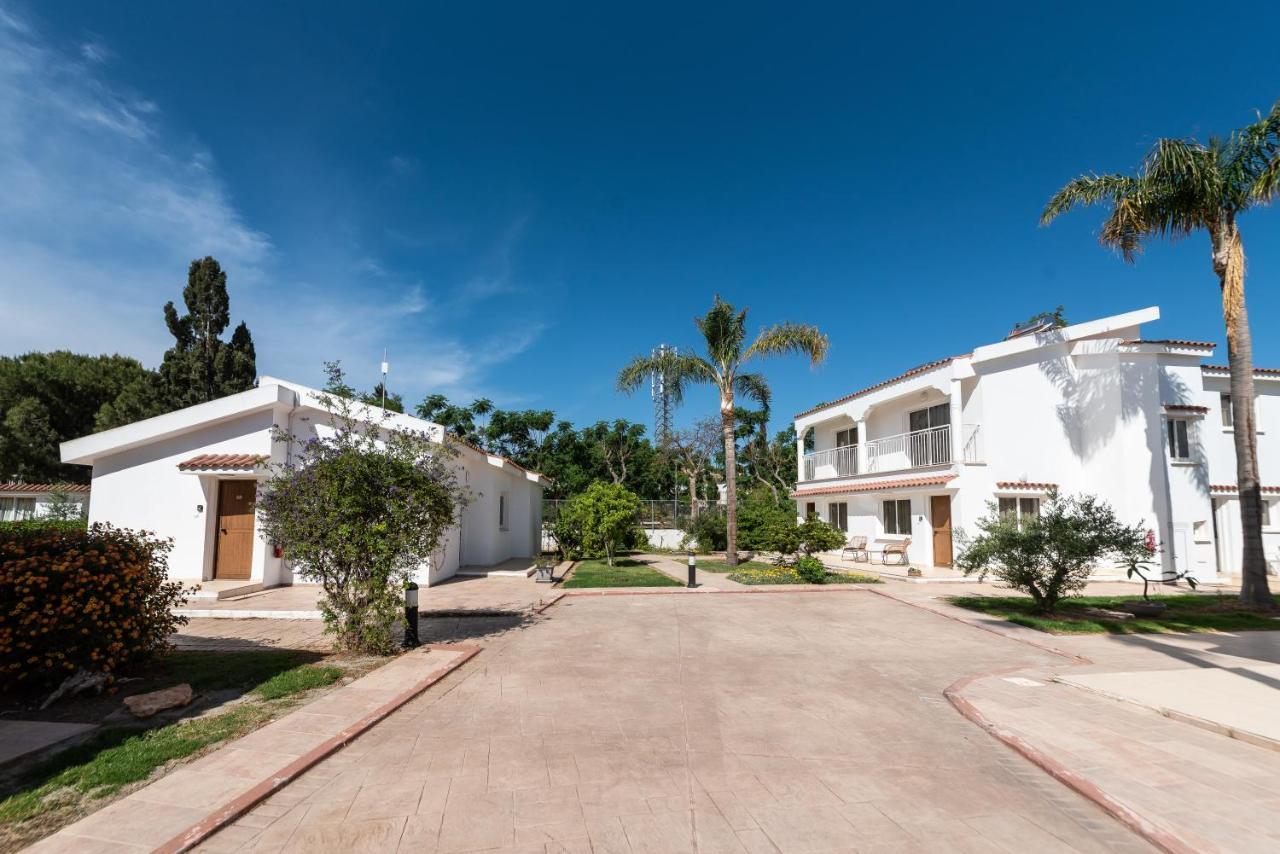 Fig Tree Z Holiday Resort Paralimni Exterior photo